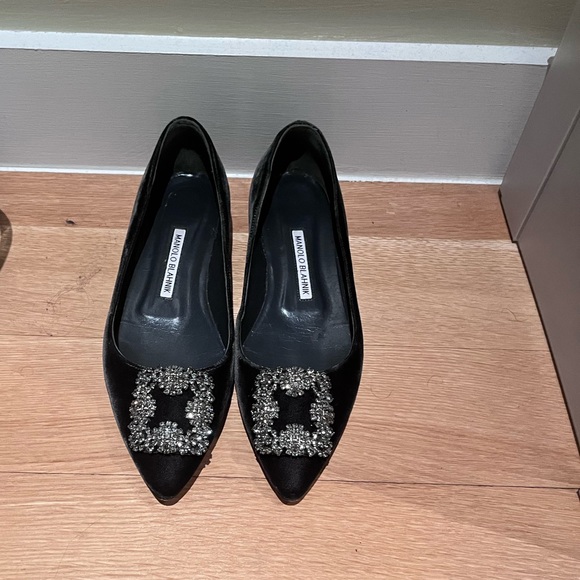 Manolo Blahnik Hangisi Flat - Picture 1 of 6